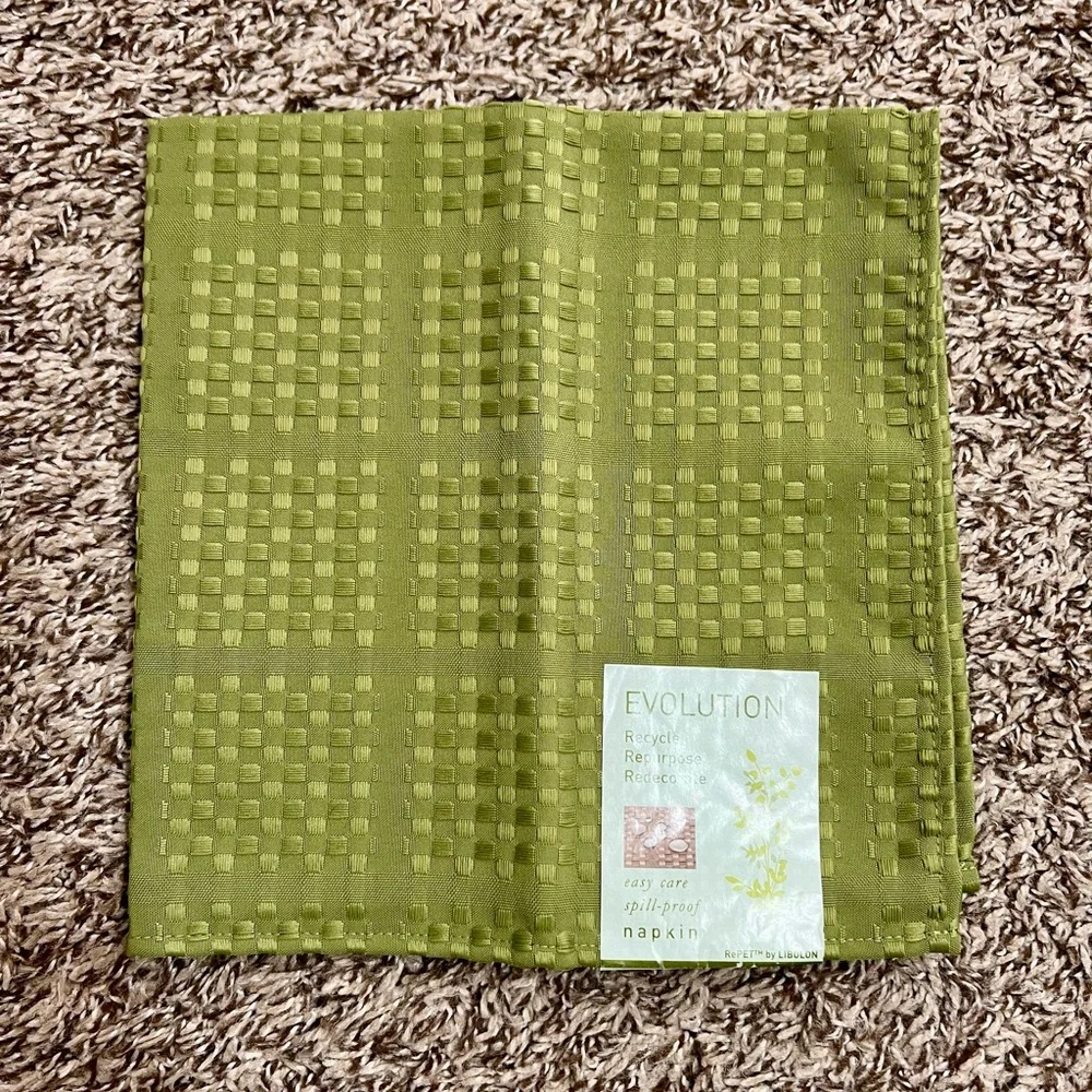 NWT Set of 4 Green Dinner Napkins Reusable